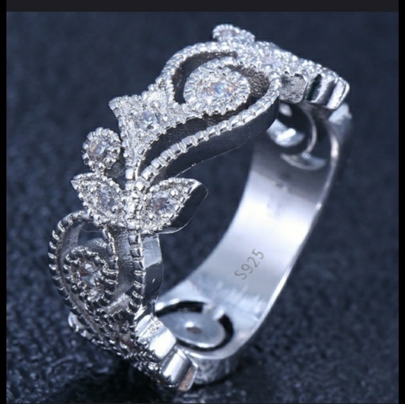 Pretty ring. - Picture 2 of 3